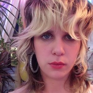 Meet your Posher, Caroline